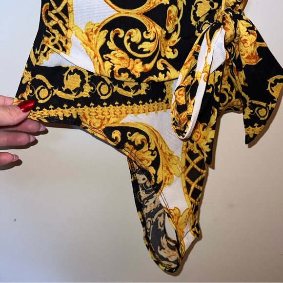 Fashion Nova “I Don’t Speak Broke” Baroque Wrap Bodysuit NWT M - Picture 9 of 12